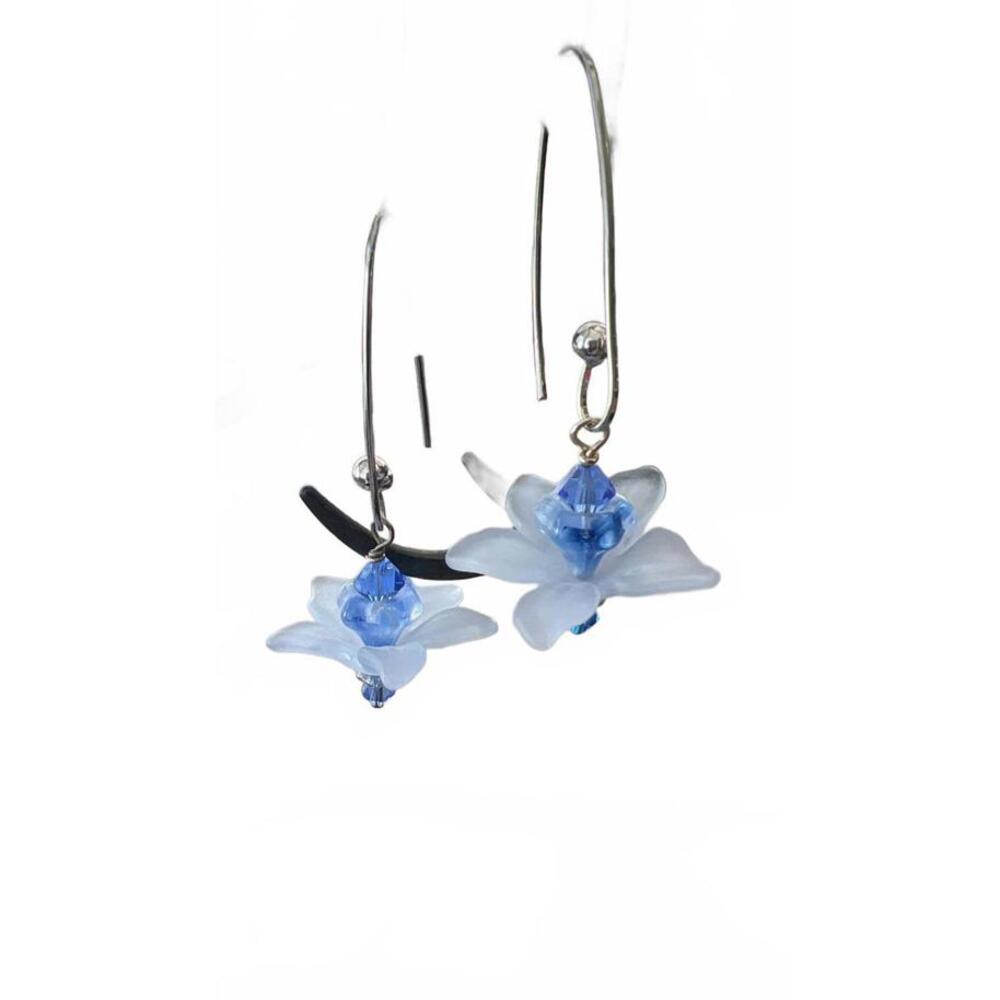 Handmade Blur Floral Dangle Earrings (Silver Tone)